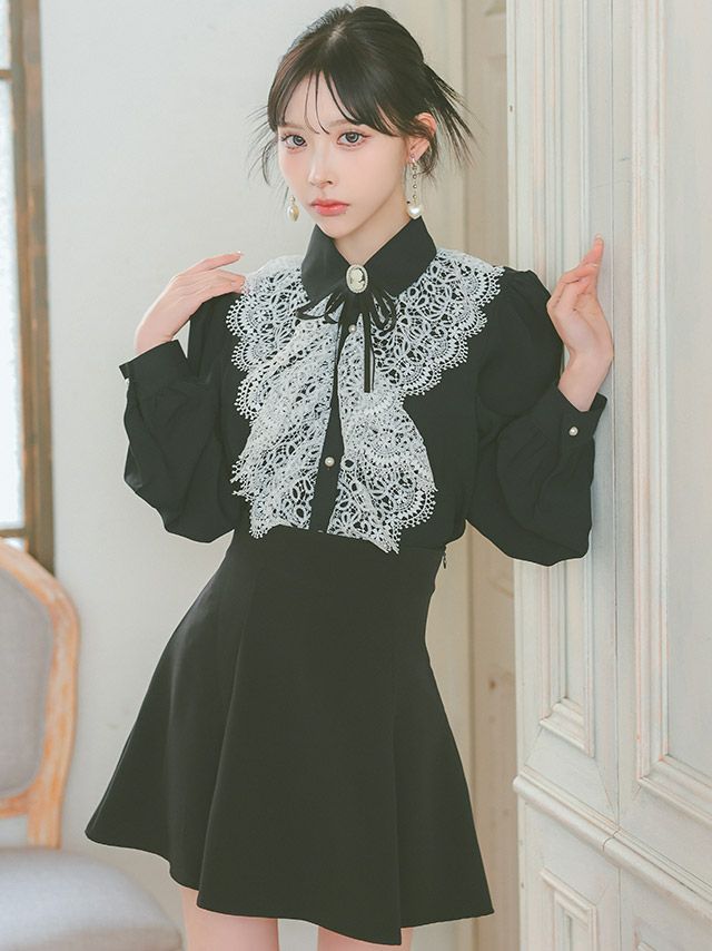 韓国ドレス] 長袖刺繍レースフリル襟デザインブラウス×ミニ