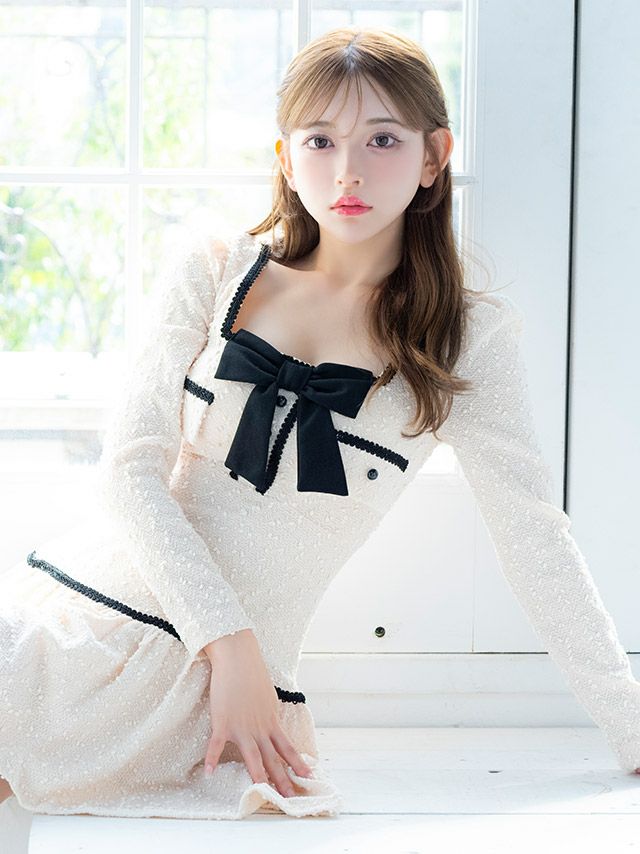 長袖パイピングニットフリルフレアミニドレス