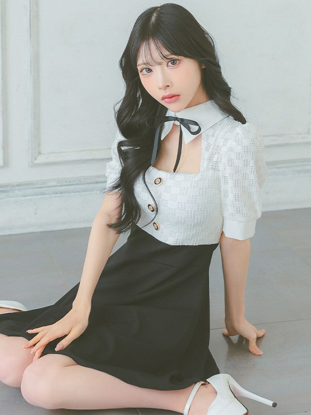キャバドレス 韓国 ネックリボン襟デザイン半袖バストカット切り替えモノトーンフレアミニドレス